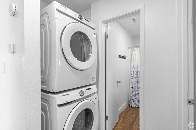 Building Photo - $500 OFF? Yes, Please! Find Your New Home Today!