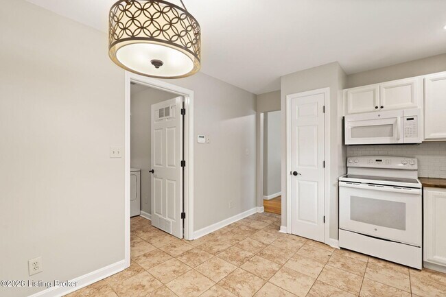 Building Photo - 609 Fenley Ave