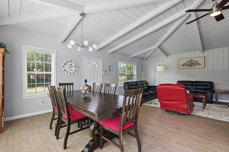 Building Photo - 743 Greenhaven Dr