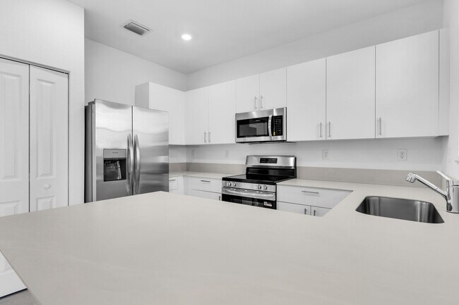 Building Photo - 2665 SE 28th St