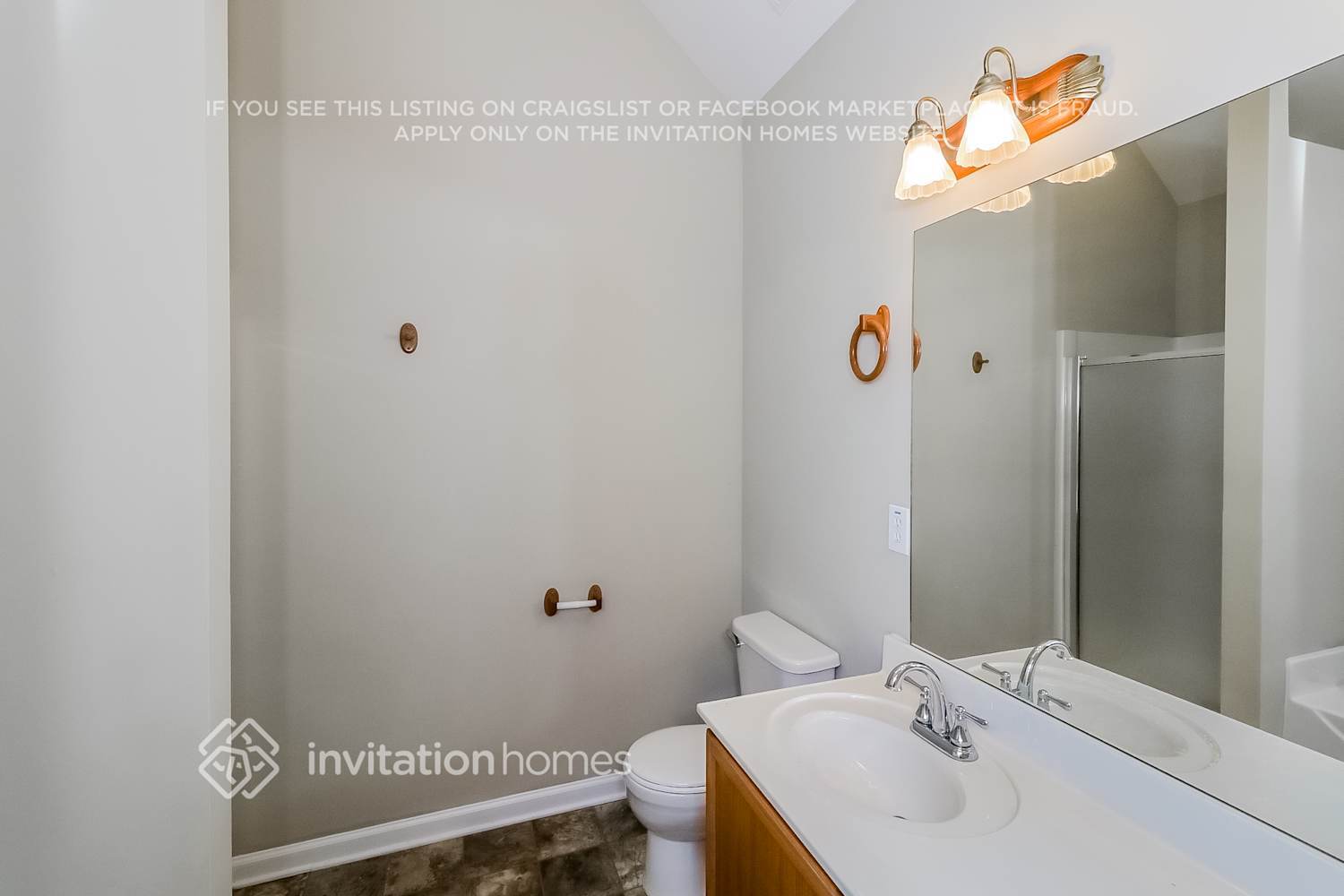 Building Photo - 5760 Tanglewood Dr