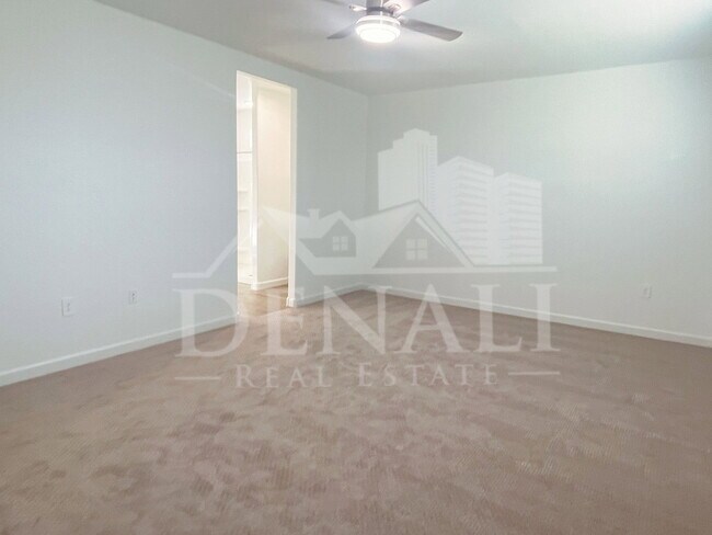 Building Photo - 2760 W Stradling Ave