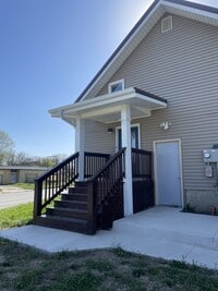 Building Photo - 105 W Summit St