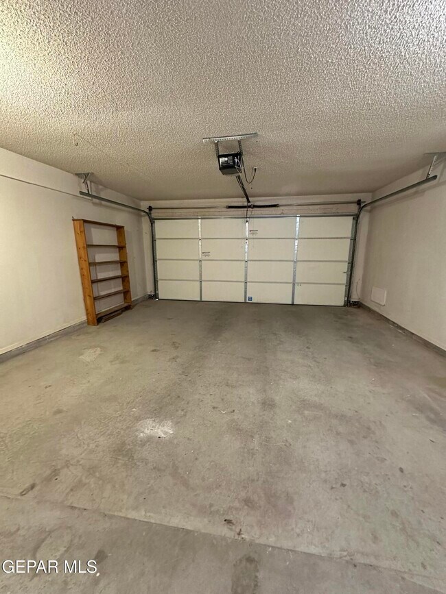 Building Photo - 1340 James Cravens Ct