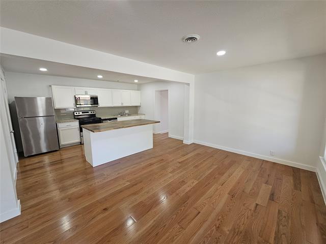 Building Photo - 2402 Housley Dr