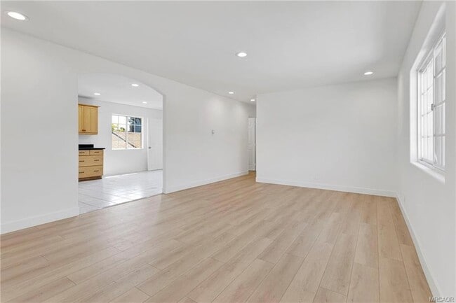 Building Photo - 348 W 83rd St