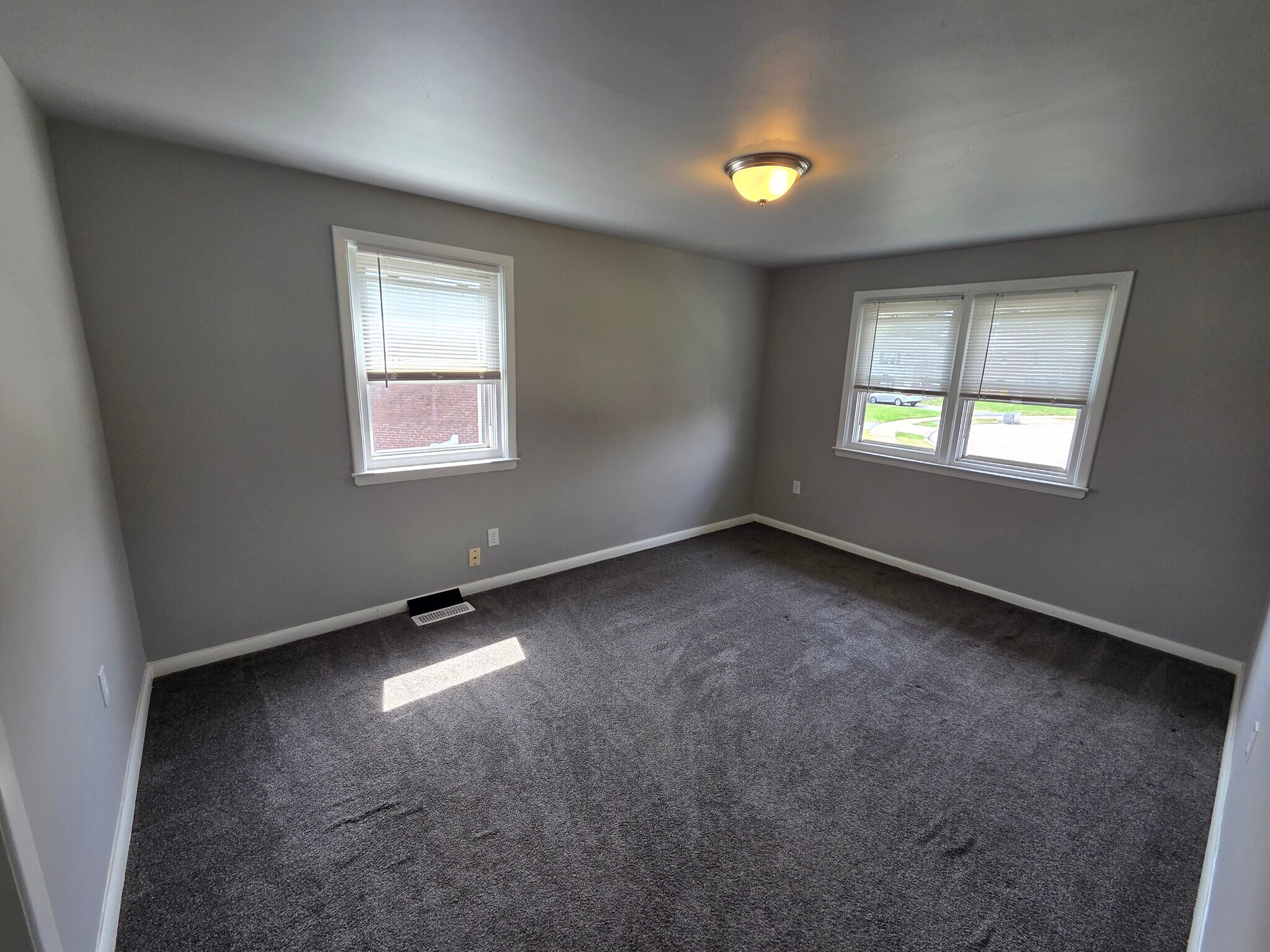 Building Photo - 811 Coppock Ln