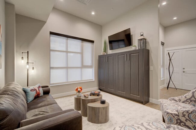 Building Photo - 110 W Beall St