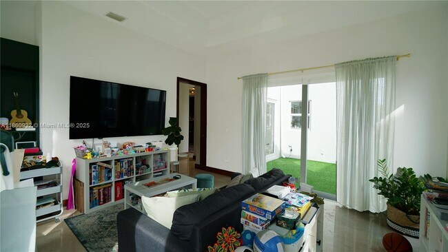 Building Photo - 7031 NW 113th Ct