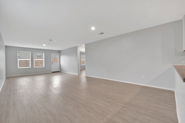 Building Photo - Cozy 4 Bedroom Home in Rosillo Creek