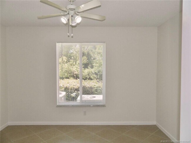 Building Photo - 2506 SE Anchorage Cove