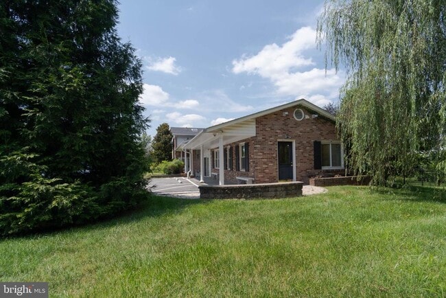 Building Photo - 610 Valley Brook Dr
