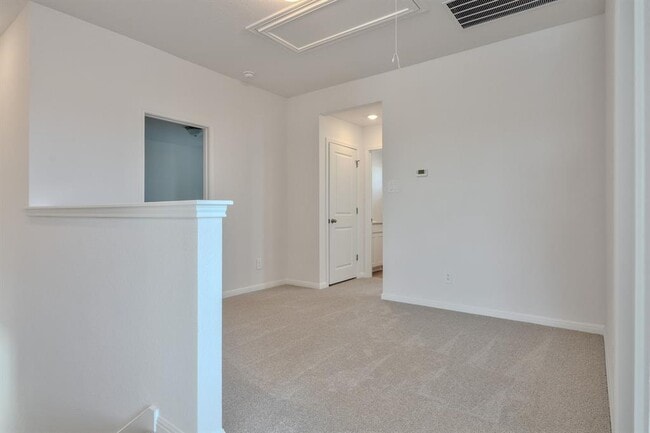 Building Photo - 129 Honey Bee Rd