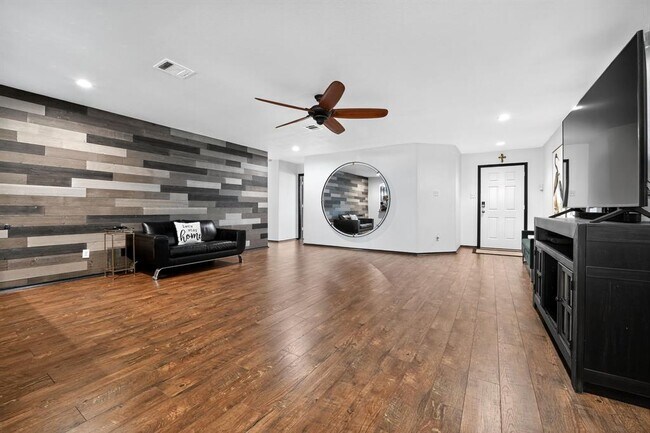 Building Photo - 316 Cliffwood Dr
