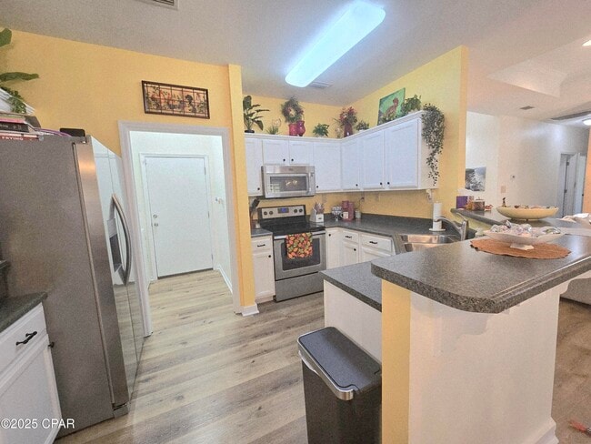 Building Photo - 13805 Flamingo Ave