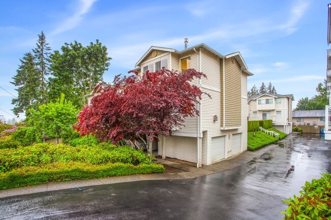 Building Photo - Updated Townhouse in Lynnwood-with Garage ...