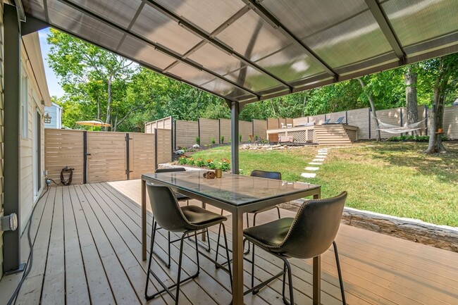 Building Photo - 3804 Lookout Dr