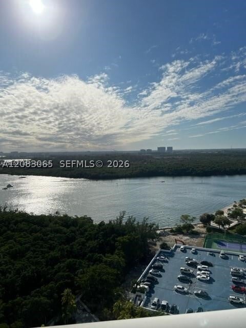 Building Photo - 100 Bayview Dr