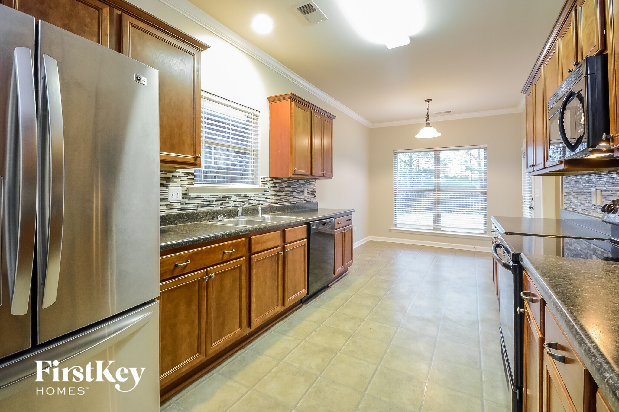 Building Photo - 1072 Pine Valley Dr