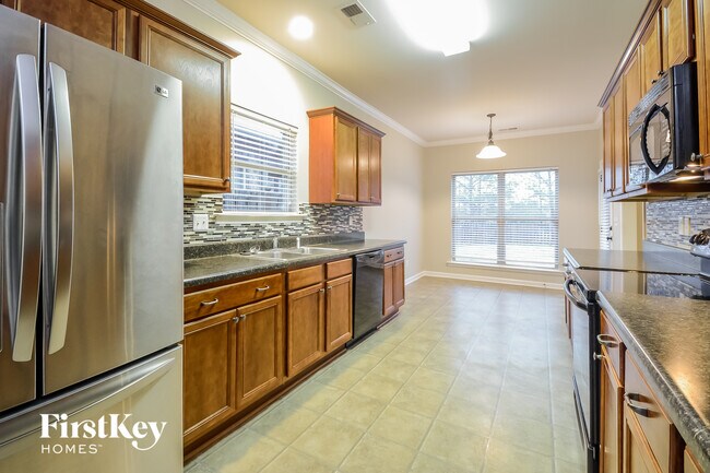 Building Photo - 1072 Pine Valley Dr
