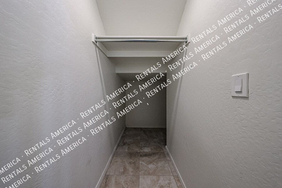 Building Photo - 270 N Scott Dr