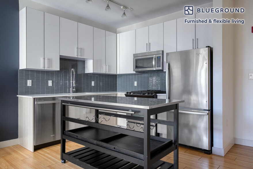 Building Photo - 320 D St