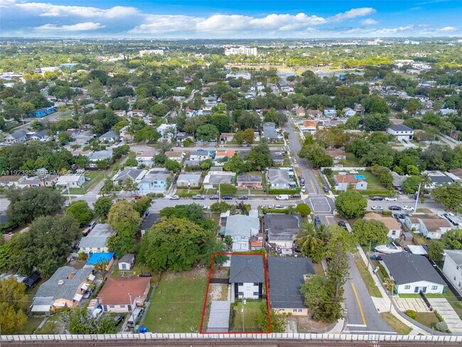 Building Photo - 1411 NW 40th St