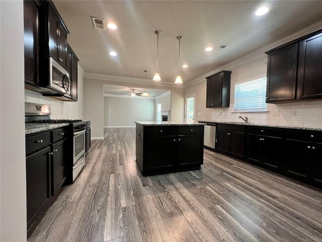 Building Photo - 185 Cherokee Reserve Cir