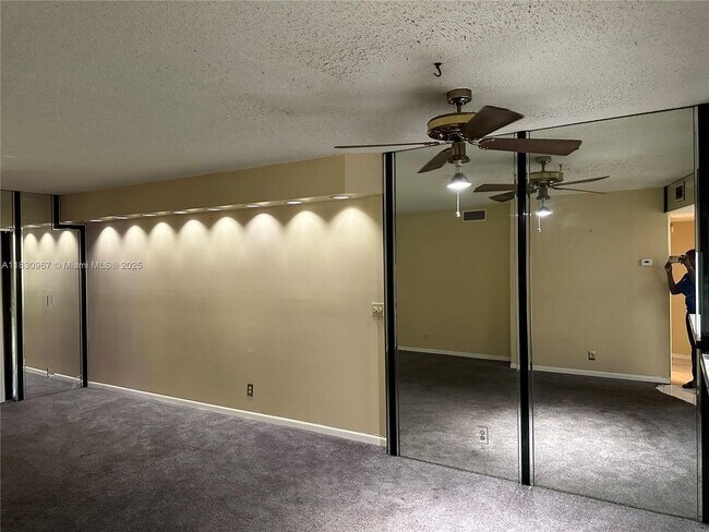Building Photo - 6575 W Oakland Park Blvd