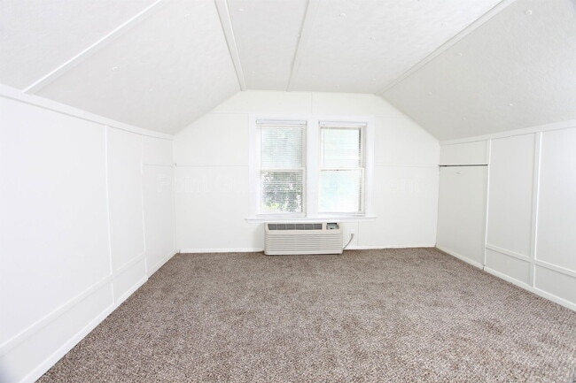 Building Photo - 706 S Pattie St