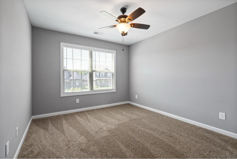 Building Photo - 1613 Kestrel Dr
