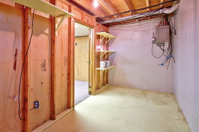 Building Photo - 2 Bedroom Condo On Holland's South Side