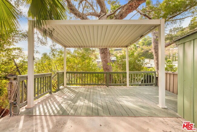 Building Photo - 1588 N Doheny Dr