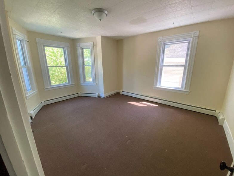 Building Photo - 22 Lincoln Ave