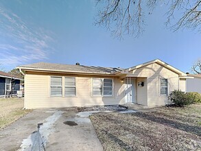 Building Photo - Adorable 4 Bedroom!!