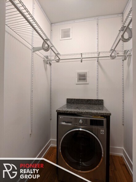 Building Photo - 2909 N Mildred Ave