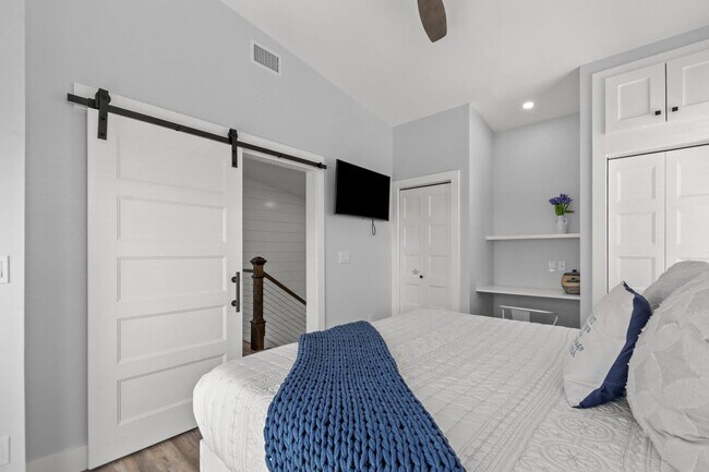 Building Photo - 95 Cobia St