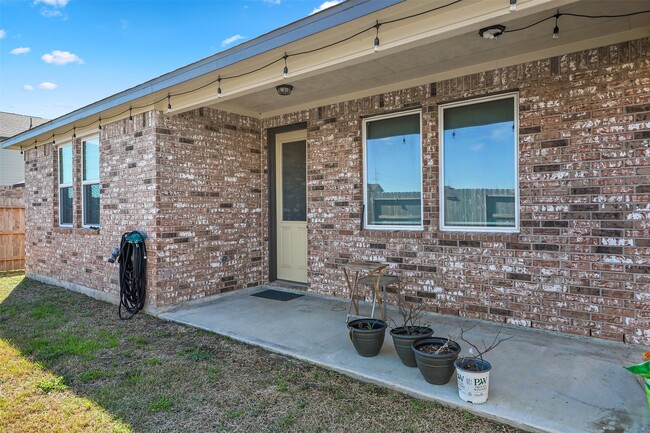 Building Photo - 2116 Sweet Bay Dr