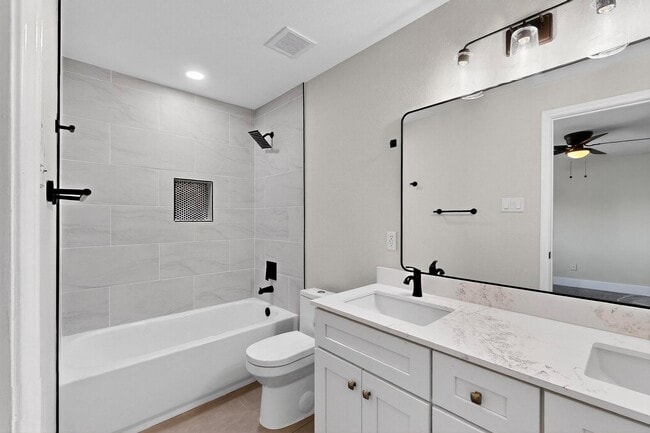 Building Photo - 10132 Medlock Dr