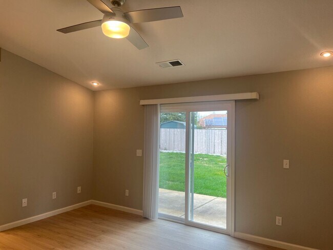 Building Photo - 4446 Tralee Ln