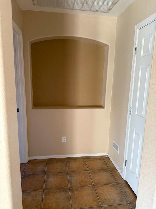 Building Photo - 2384 E Bonita Canyon Dr