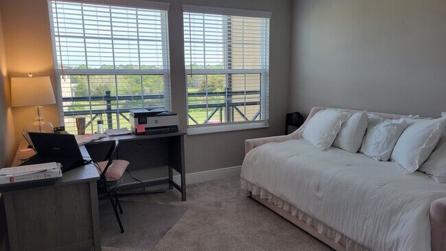 Building Photo - Annual UNfurnished newer 3/ 2 /12 townhome off SR-70 in gated community