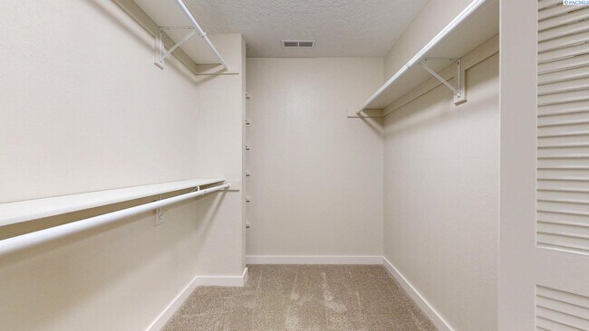 Building Photo - 2 bed, 2 bath townhome in Meadow Springs