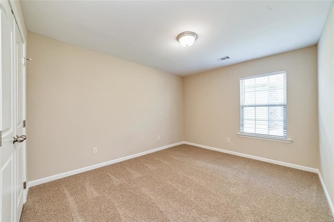 Building Photo - 553 Old Mill Way