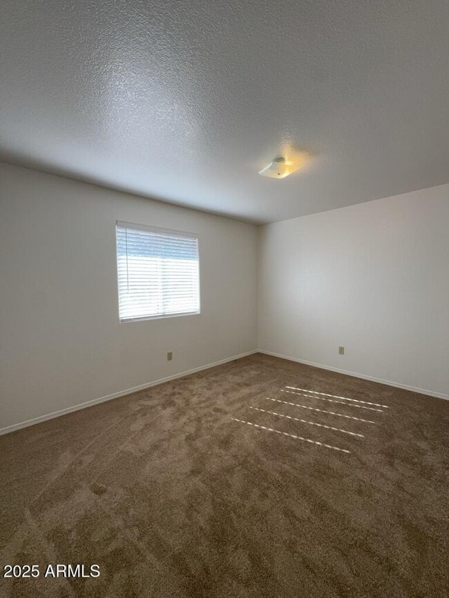 Building Photo - 4865 E Kensington St