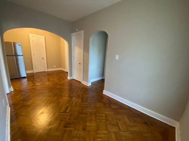 Building Photo - 309 W Whitney Ave