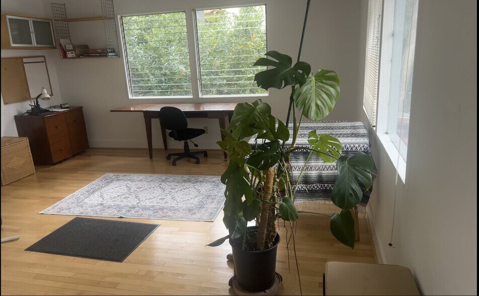 Building Photo - 6956 Sayre Dr