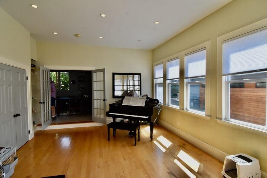 Building Photo - 201 Savin Hill Ave