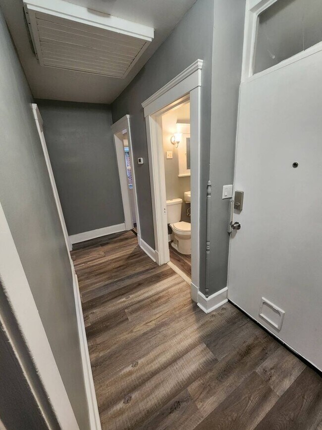 Building Photo - 1571 Dille Rd