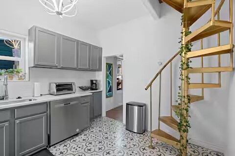 Building Photo - 772 W 300 N